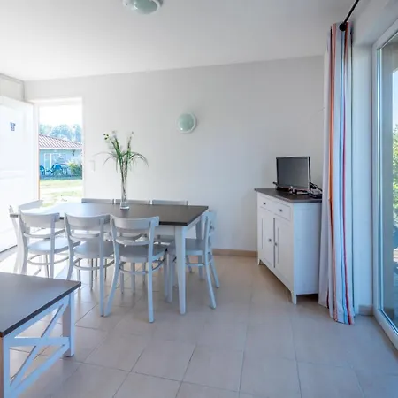 Vacanceole - Le Domaine Des Grands Lacs 홀리데이파크 3*