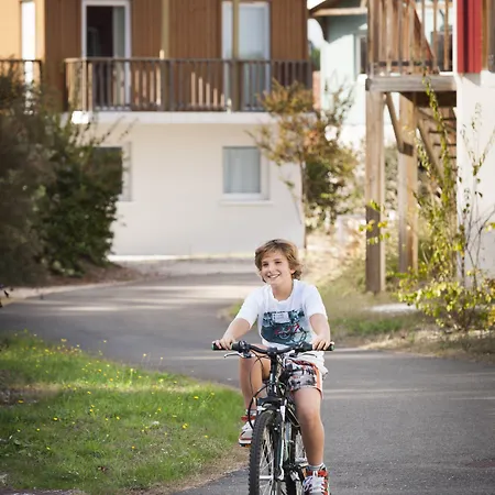 홀리데이파크 Vacanceole - Le Domaine Des Grands Lacs 3*